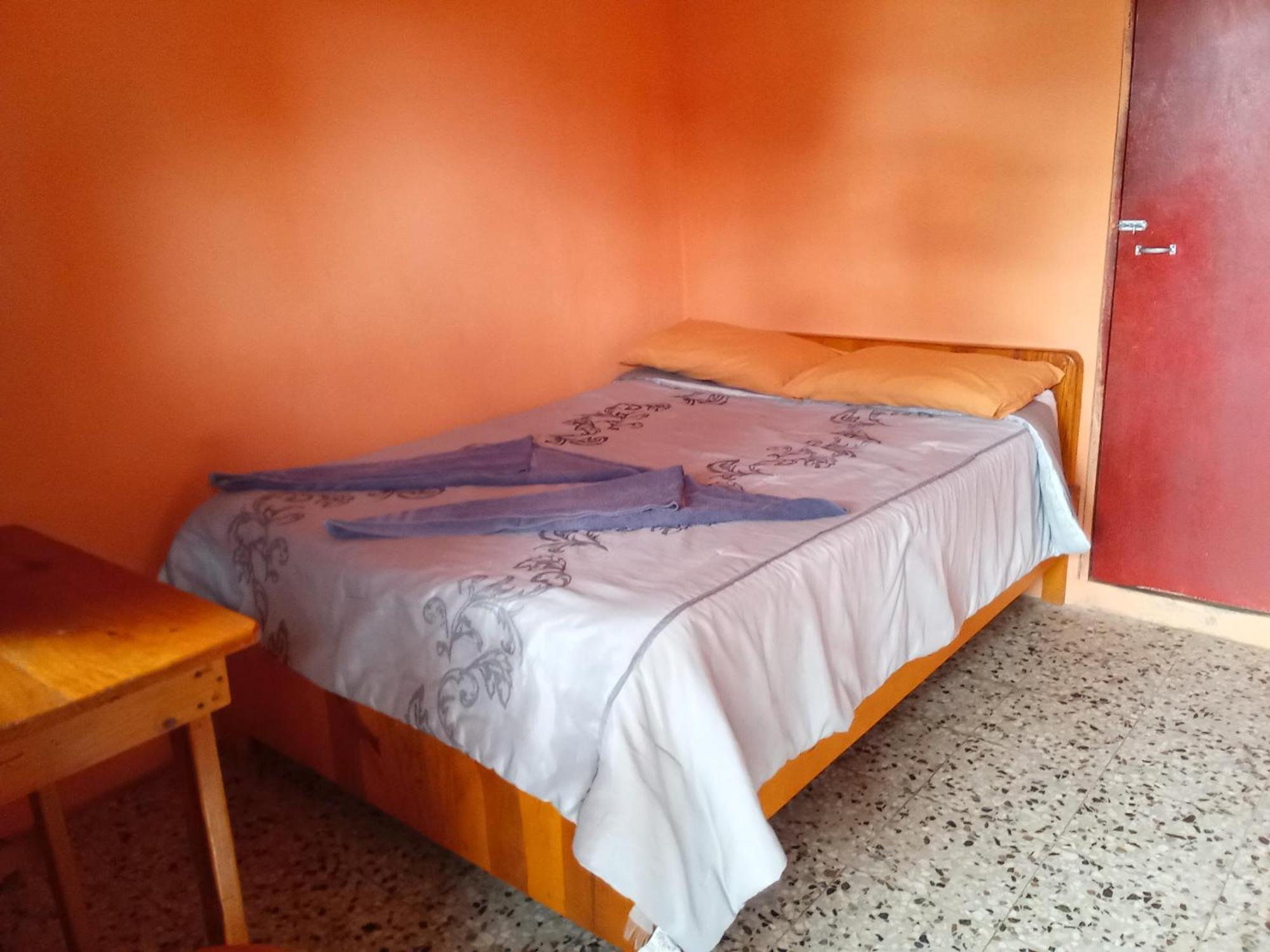 Hospedaje Santo Domingo Panajachel Dış mekan fotoğraf