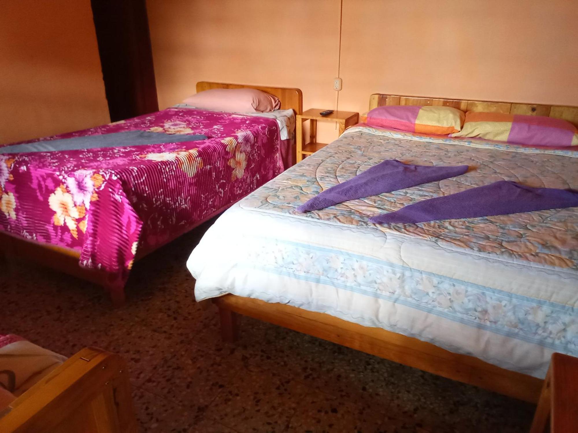 Hospedaje Santo Domingo Panajachel Dış mekan fotoğraf