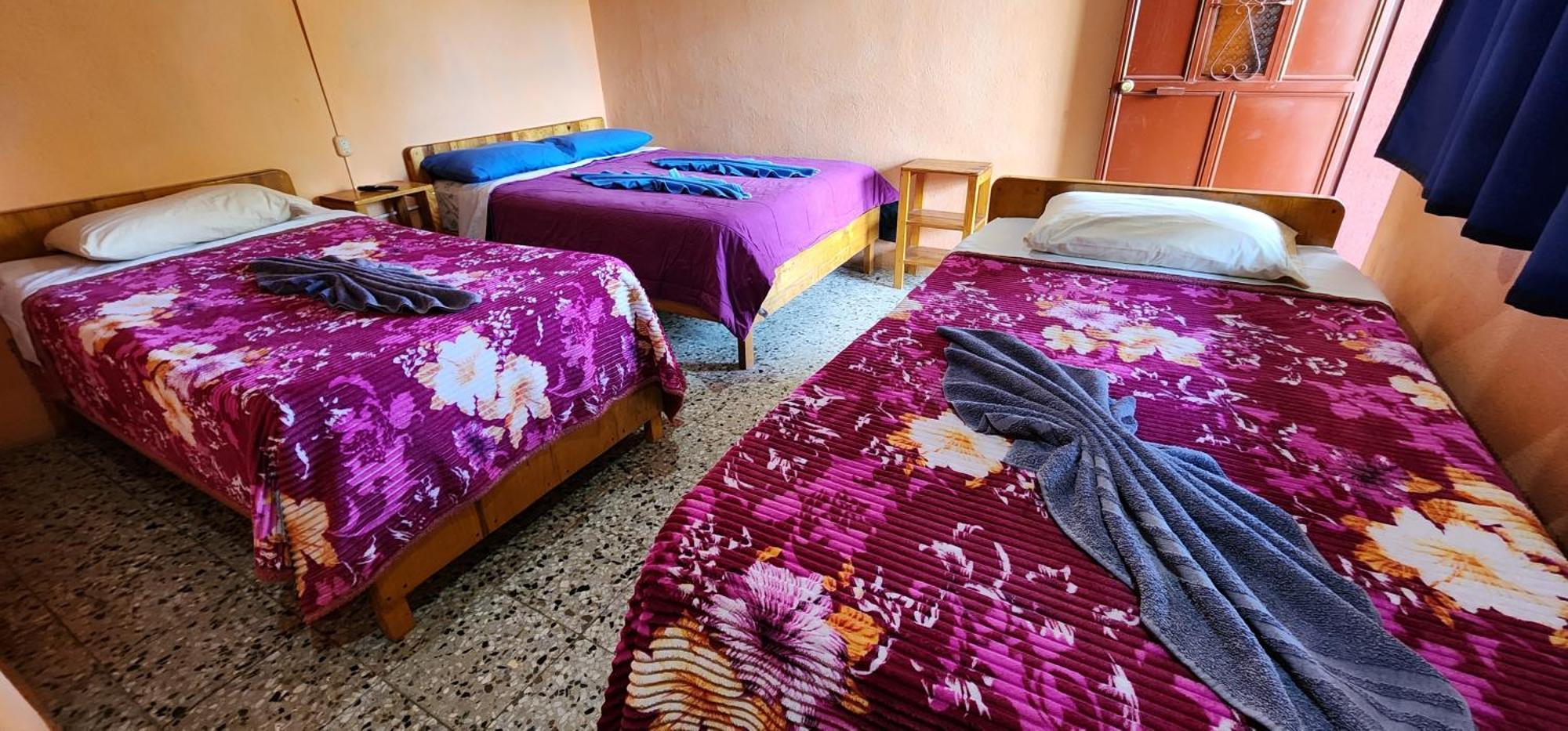 Hospedaje Santo Domingo Panajachel Dış mekan fotoğraf